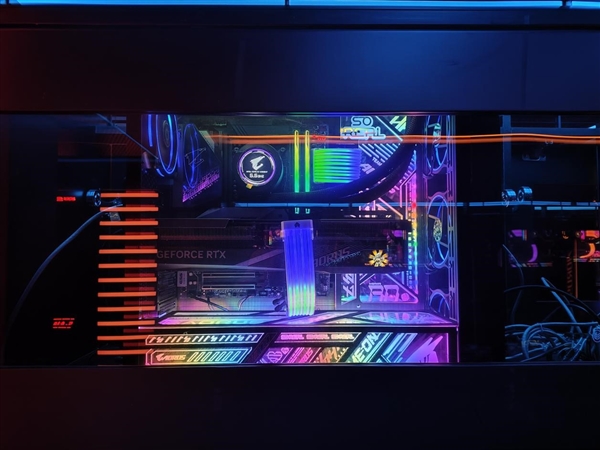 成都惊现AORUS信仰新地标