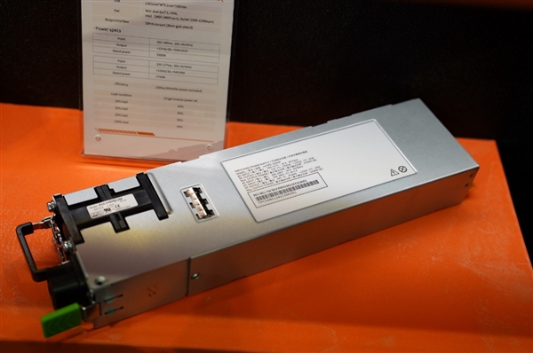 鑫谷展示5500W  CRPS电源：转换效率96 钛金标准