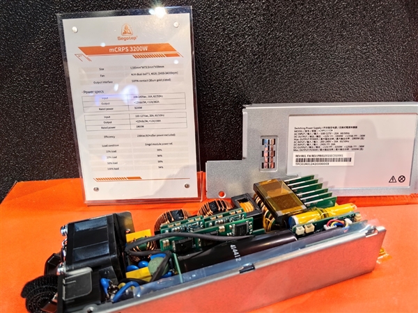 鑫谷展示5500W  CRPS电源：转换效率96 钛金标准