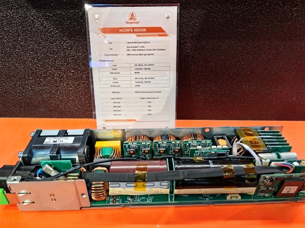 鑫谷展示5500W  CRPS电源：转换效率96 钛金标准