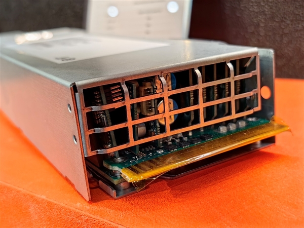 鑫谷展示5500W  CRPS电源：转换效率96 钛金标准