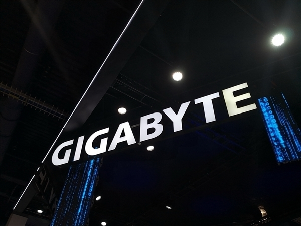 技嘉发布AI  TOP  100E  SSD：适用于AI训练 TBW可达219000