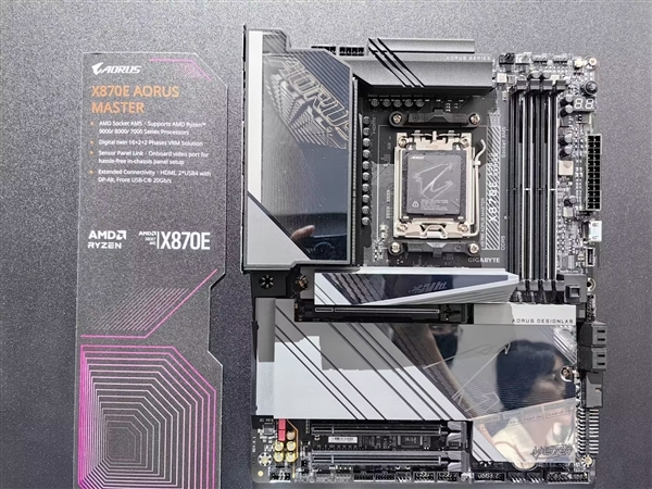 支持DDR5-8200超频！技嘉上线高端主板X870E  AORUS  MASTER