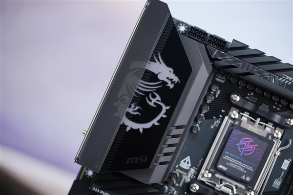 AMD锐龙9000新座驾！微星MPG  X870E  CARBON  WiFi主板图赏
