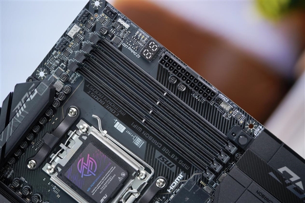 AMD锐龙9000新座驾！微星MPG  X870E  CARBON  WiFi主板图赏