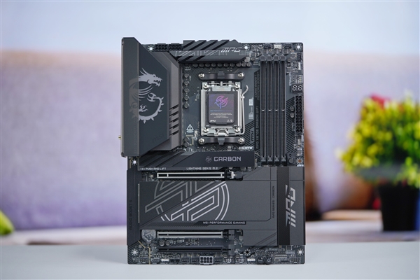 AMD锐龙9000新座驾！微星MPG  X870E  CARBON  WiFi主板图赏