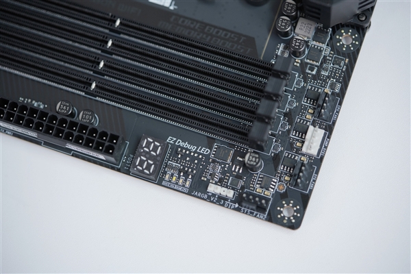 AMD锐龙9000新座驾！微星MPG  X870E  CARBON  WiFi主板图赏