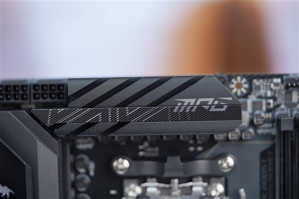 AMD锐龙9000新座驾！微星MPG  X870E  CARBON  WiFi主板图赏