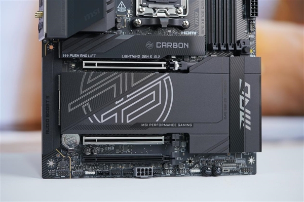 AMD锐龙9000新座驾！微星MPG  X870E  CARBON  WiFi主板图赏