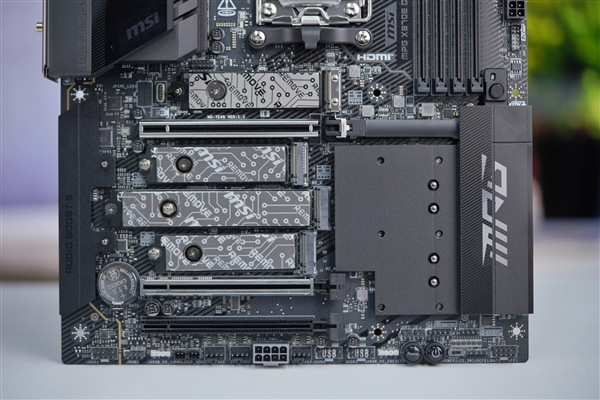 AMD锐龙9000新座驾！微星MPG  X870E  CARBON  WiFi主板图赏