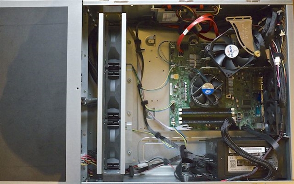 24块硬盘组成96TB  NAS：用了10年 没任何故障