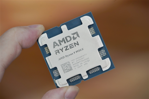 AMD微代码升级：锐龙9000核心间延迟骤降58