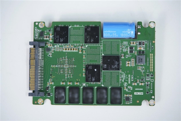 国产高性能SSD新标杆！忆恒创源PBlaze7 7A40 7.68TB  SSD图赏