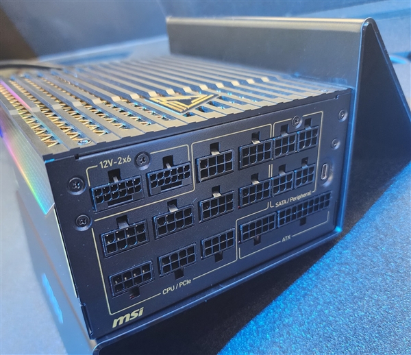 1200W峰值功率！RTX  5090可能上双16针供电接口