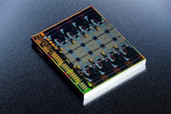 AMD  Zen5锐龙9000内核布局解密：512位浮点单元大变