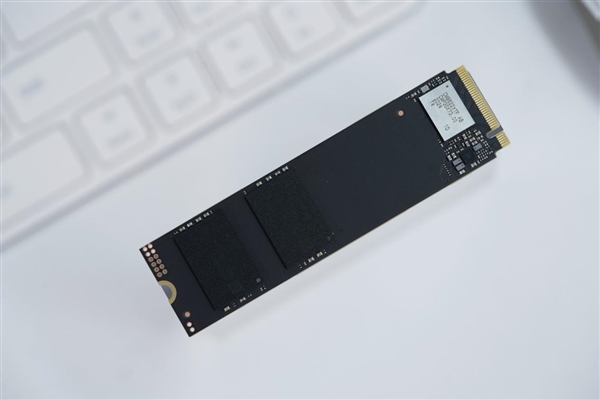 第四代三维闪存芯片！长江存储PC41Q  1TB  SSD图赏