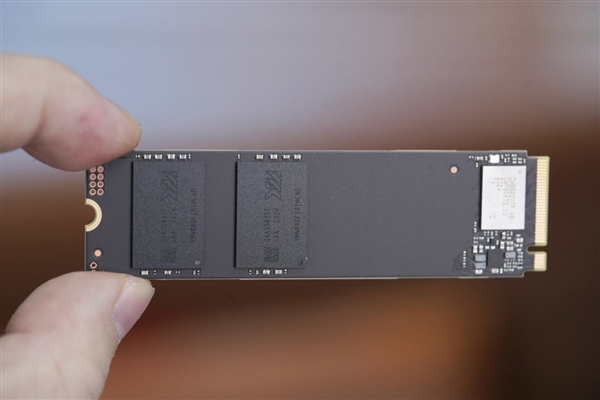 第四代三维闪存芯片！长江存储PC41Q  1TB  SSD图赏