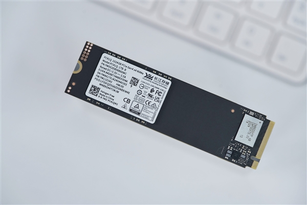 第四代三维闪存芯片！长江存储PC41Q  1TB  SSD图赏