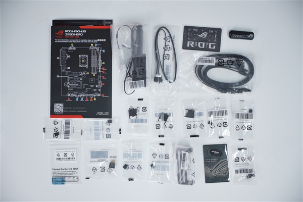 英特尔Ultra旗舰座驾！华硕ROG  MAXIMUS  Z890 HERO主板图赏
