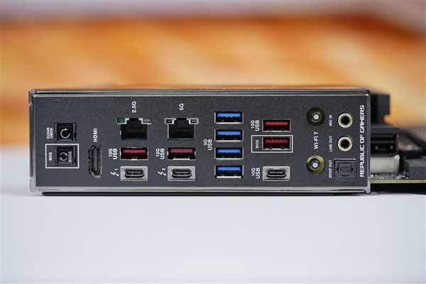 英特尔Ultra旗舰座驾！华硕ROG  MAXIMUS  Z890 HERO主板图赏