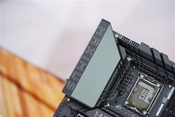 英特尔Ultra旗舰座驾！华硕ROG  MAXIMUS  Z890 HERO主板图赏