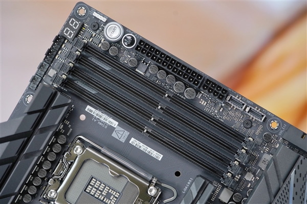 英特尔Ultra旗舰座驾！华硕ROG  MAXIMUS  Z890 HERO主板图赏