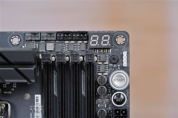 英特尔Ultra旗舰座驾！华硕ROG  MAXIMUS  Z890 HERO主板图赏