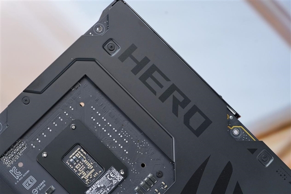 英特尔Ultra旗舰座驾！华硕ROG  MAXIMUS  Z890 HERO主板图赏