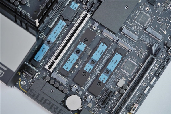 英特尔Ultra旗舰座驾！华硕ROG  MAXIMUS  Z890 HERO主板图赏