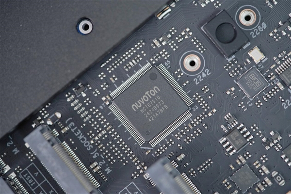 英特尔Ultra旗舰座驾！华硕ROG  MAXIMUS  Z890 HERO主板图赏