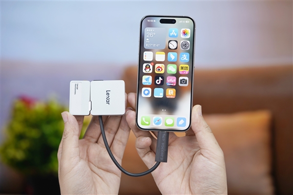 iPhone  16 Pro绝配！雷克沙SL400 2TB移动硬盘图赏