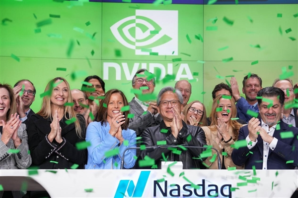 创历史的一刻！NVIDIA  GeForce  256问世25周年 纳斯达克官方庆祝