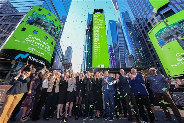 创历史的一刻！NVIDIA  GeForce  256问世25周年 纳斯达克官方庆祝