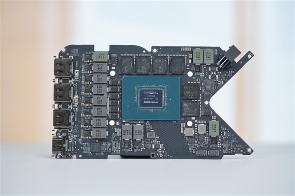 一如既往的精美!英伟达RTX 5070公版显卡图赏