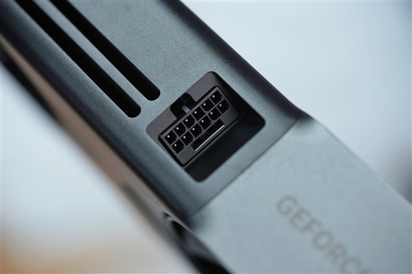 一如既往的精美!英伟达RTX 5070公版显卡图赏