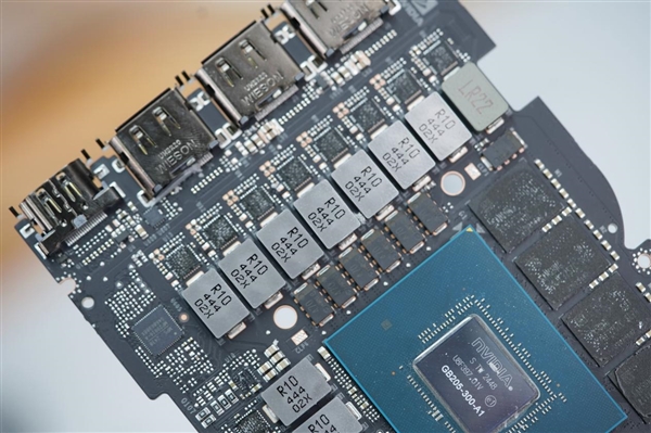 一如既往的精美!英伟达RTX 5070公版显卡图赏