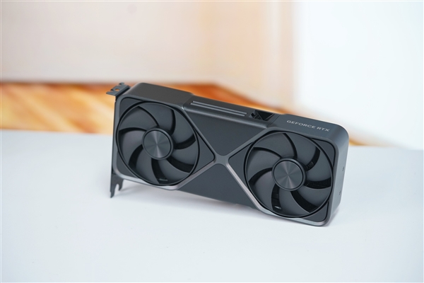 一如既往的精美!英伟达RTX 5070公版显卡图赏