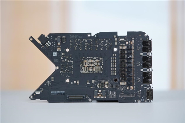 一如既往的精美!英伟达RTX 5070公版显卡图赏