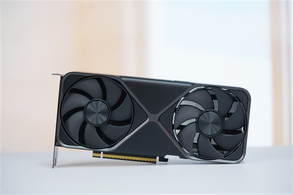 一如既往的精美!英伟达RTX 5070公版显卡图赏