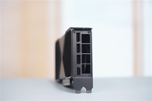 一如既往的精美!英伟达RTX 5070公版显卡图赏