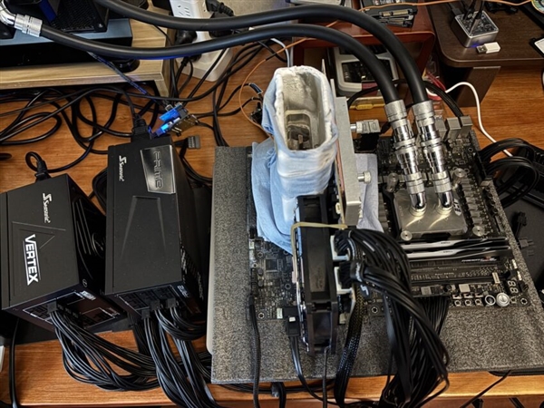双12V-2×6供电！影驰RTX 5090D名人堂创下3DMark全球纪录