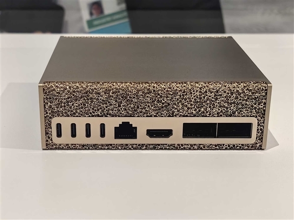 近29000元！NVIDIA迷你超算开放预订：还顺道改了个名