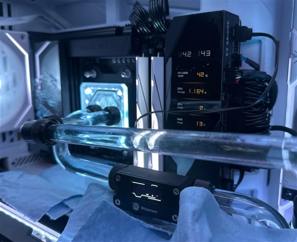 新手第一次开盖AMD锐龙9 9950<i></i>X3D成功！只用两样简单工具