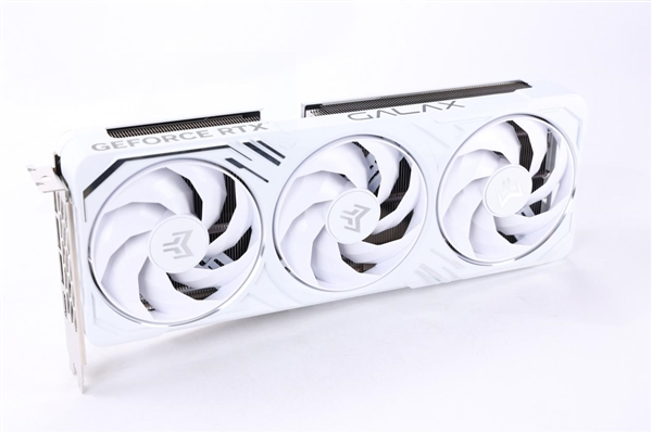 甜品新选择|影驰GeForce RTX  5060金属大师白金版OC 显卡评测