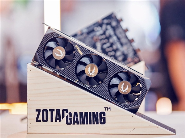 索泰、技嘉都有半高式刀卡RTX 5060:都是三风扇