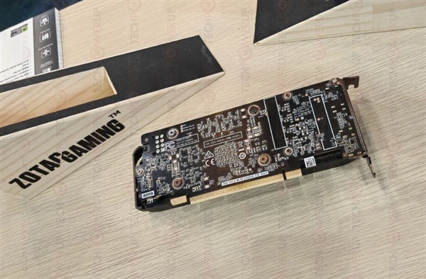 索泰、技嘉都有半高式刀卡RTX 5060:都是三风扇
