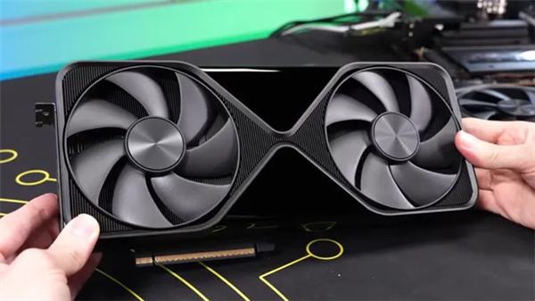 新游戏之王！RTX Pro 6000游戏实测比RTX 5090快14%