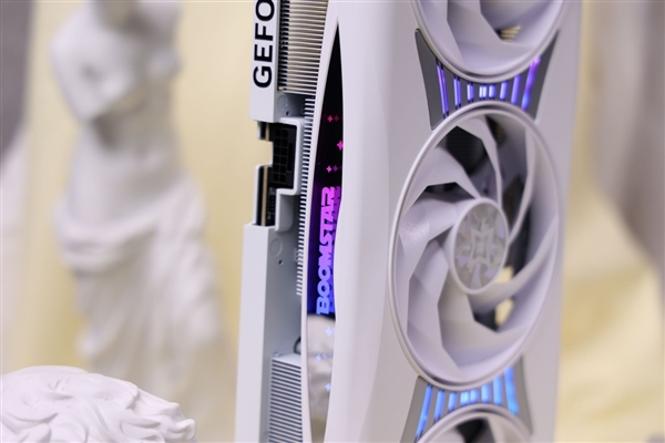 星镜界！ | 影驰GeForce RTX 5070 Ti 星曜LUNA OC显卡评测