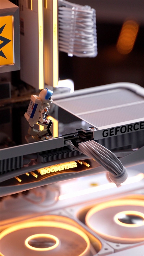 星镜界！ | 影驰GeForce RTX 5070 Ti 星曜LUNA OC显卡评测