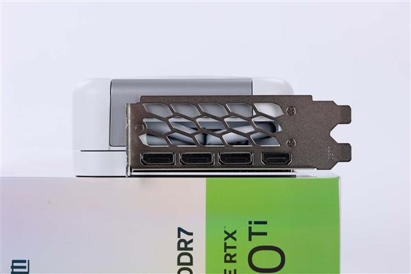 星镜界！ | 影驰GeForce RTX 5070 Ti 星曜LUNA OC显卡评测